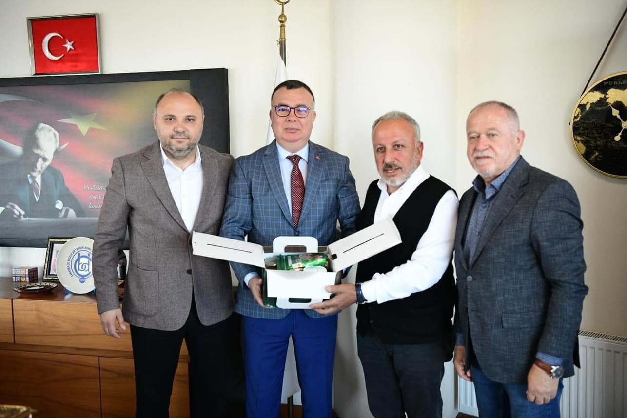 Kepez Belediyesi Başkanımız Birol Arslan’ı ÇAKARDER Yönetimi olarak makamında ziyaret ettik.  Karadeniz şenlikleri için istişarede bulunduk.